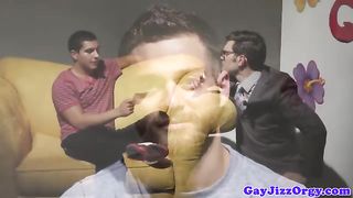 Пацан не стал выбирать себе пару и занялся групповым сексом