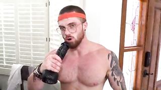 Перепих сексуальной блондинки с двумя латиноамериканцами