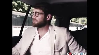 Кучерявый парень сношается с представительным мужчиной