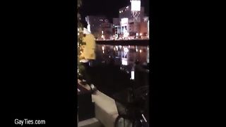 Подборка публичного писсинга геев посреди города и на природе