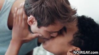 Помассировал другу ушибленную ногу и принял его хуй в очко