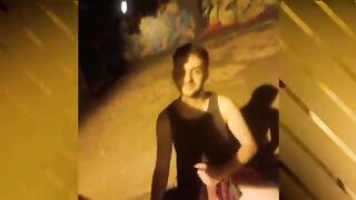 Лысый гомосексуал отсосал хуй партнера на ночной улице