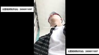 Пацан научил своего друга гея правильно дрочить хуй