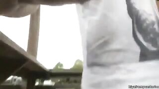 Похотливый пикапер не нашел поблизости ни одной девушки и присунул симпатичному голубцу