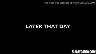 Мамаша накормила семью, но не видела секса мужа и пасынка