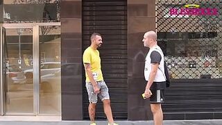 Познакомились на улице и тут же занялись фут-фетишем и минетом на хате