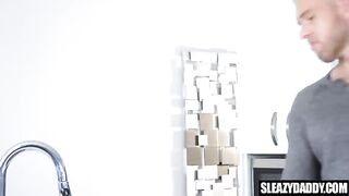 Пасынок выебан отчимом в жопу