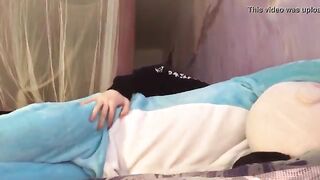 Потрахал в попку нежного пассивчика на кровати