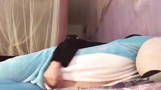 Потрахал в попку нежного пассивчика на кровати