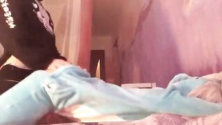 Потрахал в попку нежного пассивчика на кровати