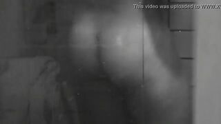 Брутальный брюнет подкатывает яйца к приятелю ради анала