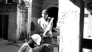 Брутальные геи занялись анальным сексом в позе догги-стайл на стройке