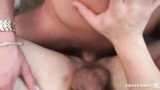 Пустили по кругу смазливого гея во время бурной групповухи