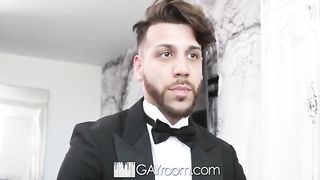 Слуга наказывает богатого господина за неуважительное отношение