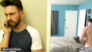 После изучения секс-игрушек парни потрахаются