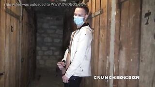 Чуваки пришли в подвальное помещение за сексом