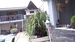 Парень в белой майке ебет дружка