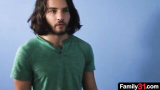 Чувак трахается с двумя ребятами