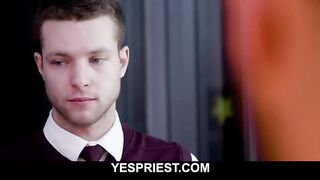 Священник трахает молодого гея