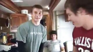 Друзья не против орала в трейлере