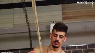 Итальянские пацаны пробуют фетиш