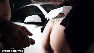 Татуированный мойщик окон ебет бизнесмена