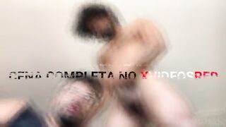 Кучерявый парень ебет жопу очкарика в латинском гей порно