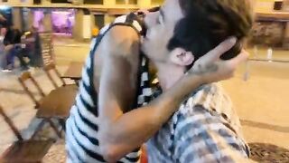 Трем ребятам приятно вместе и общаться, и трахаться