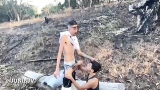 Оральные приготовления к ебле в лесу от двух парней