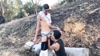 Оральные приготовления к ебле в лесу от двух парней